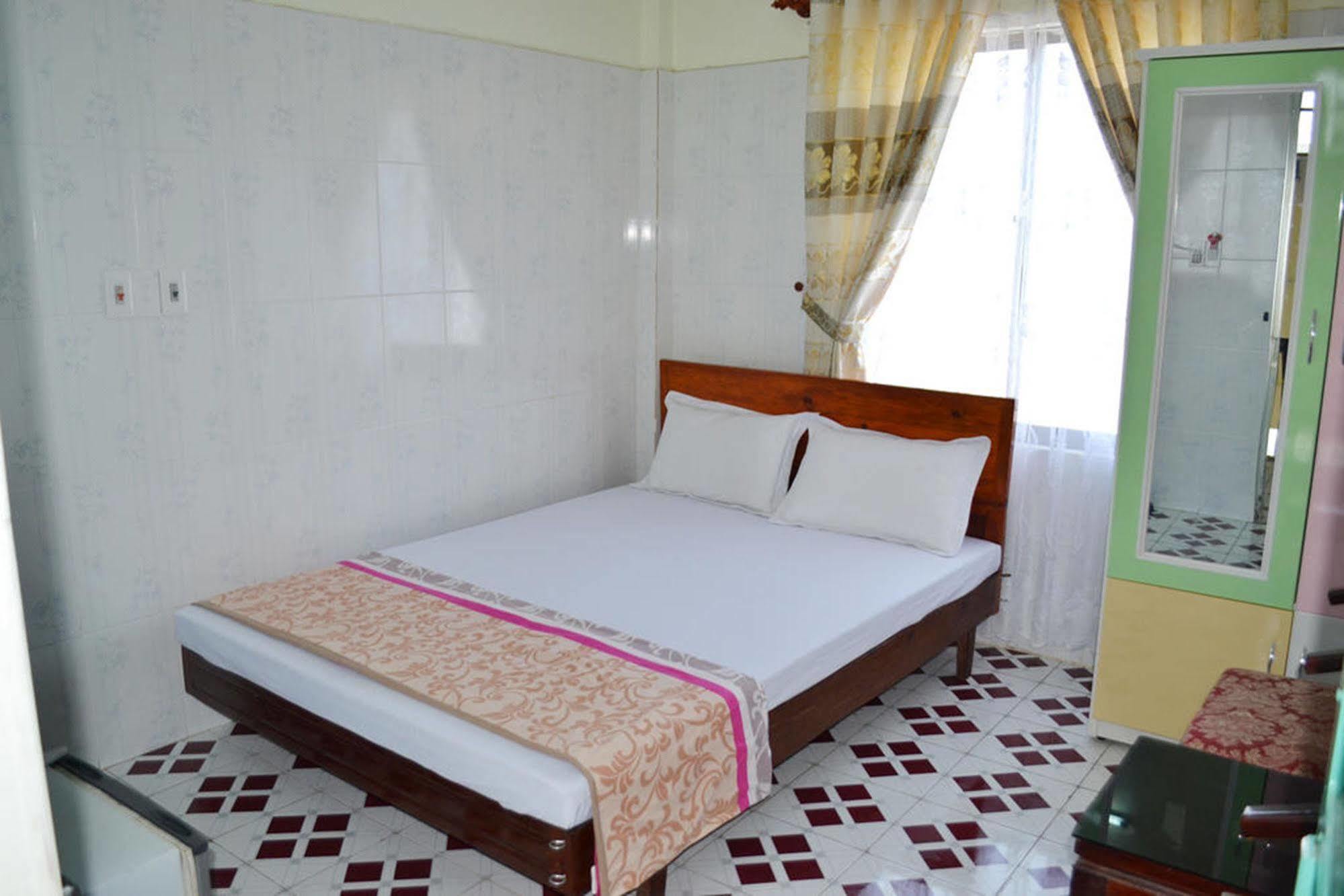 Anh Linh 1 Hotel Dong Hoi Bagian luar foto