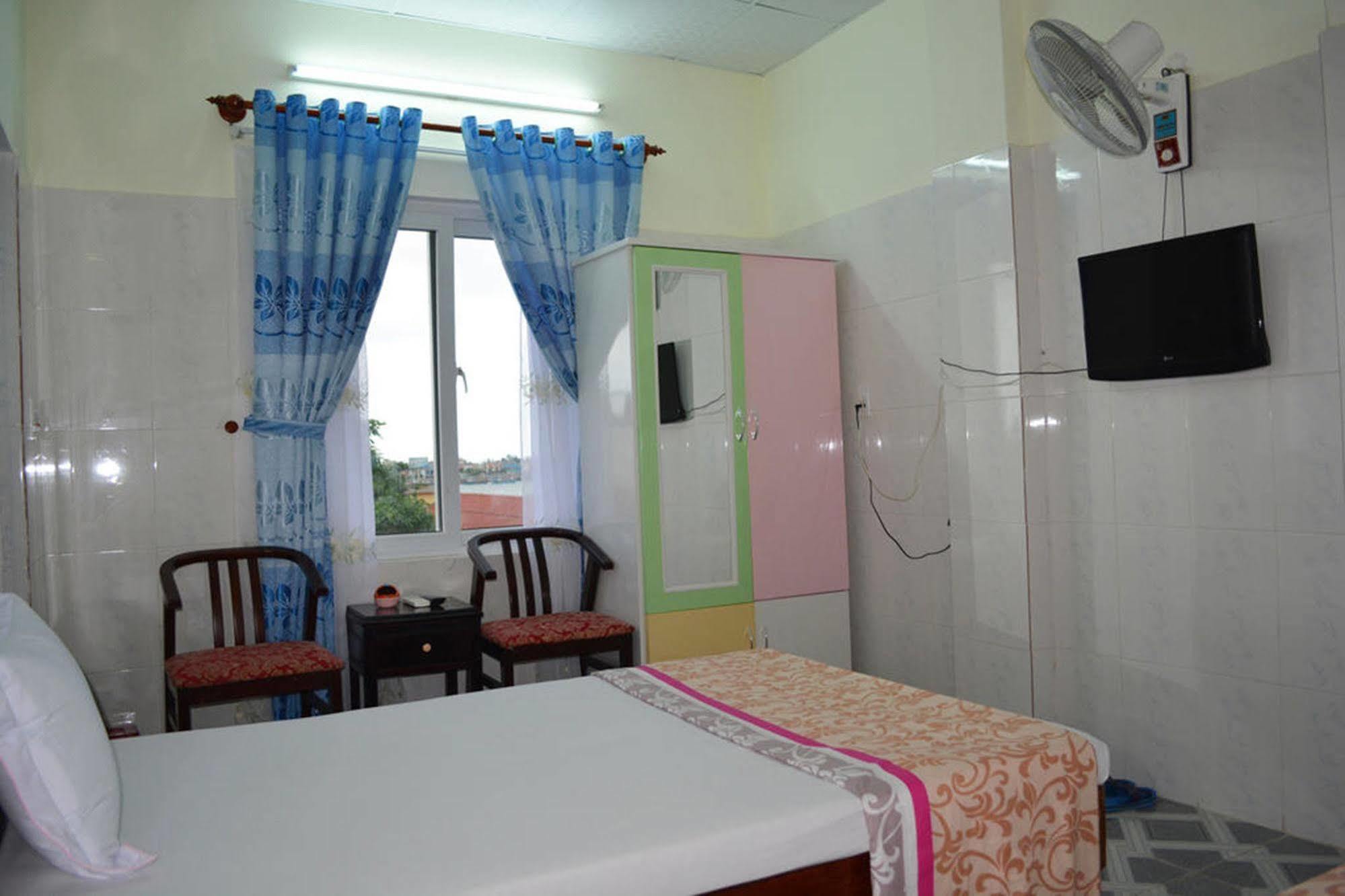Anh Linh 1 Hotel Dong Hoi Bagian luar foto