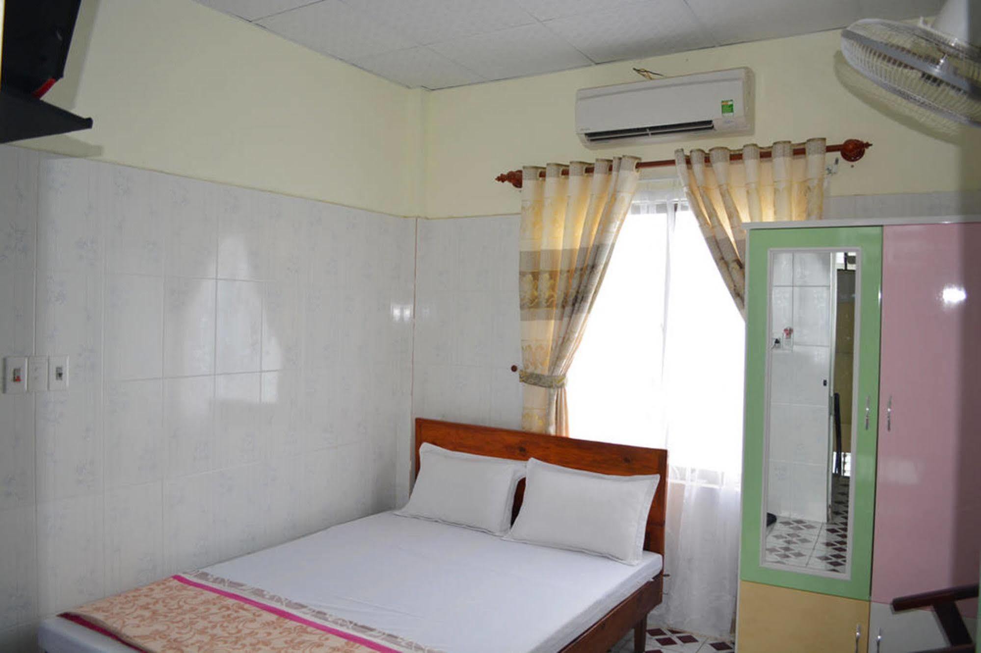 Anh Linh 1 Hotel Dong Hoi Bagian luar foto
