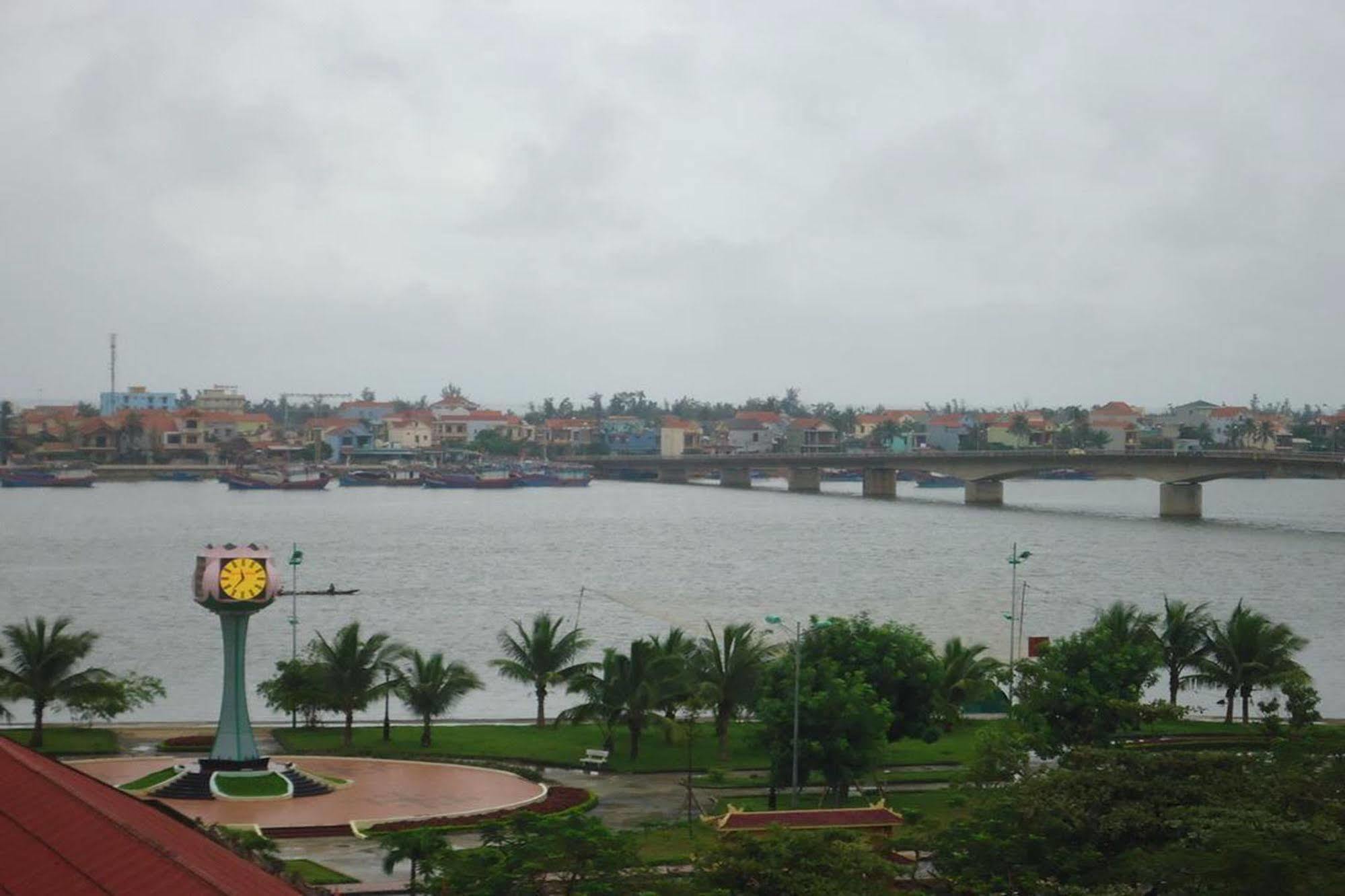 Anh Linh 1 Hotel Dong Hoi Bagian luar foto