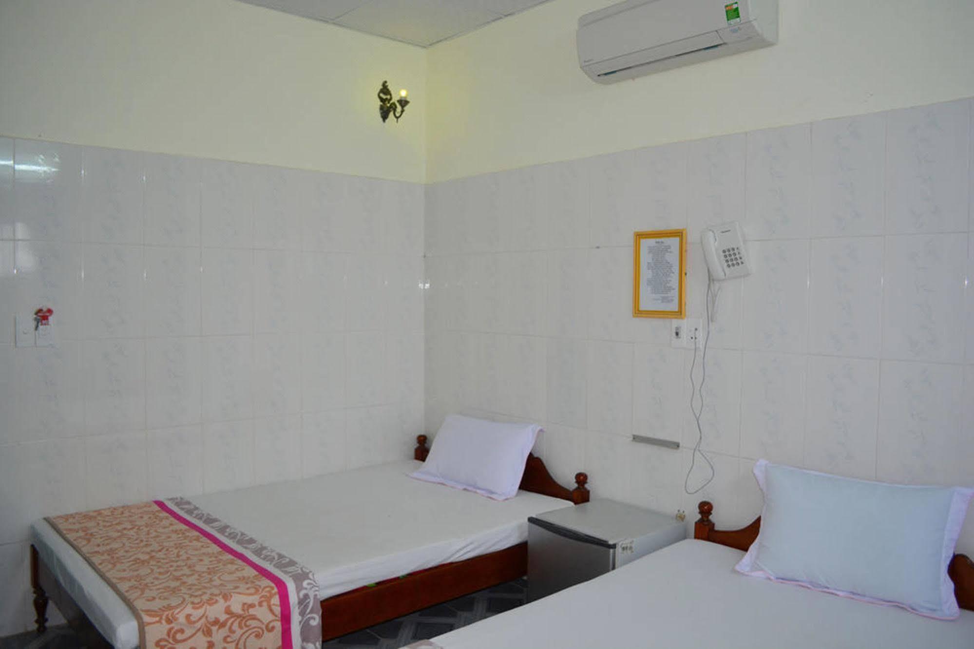 Anh Linh 1 Hotel Dong Hoi Bagian luar foto